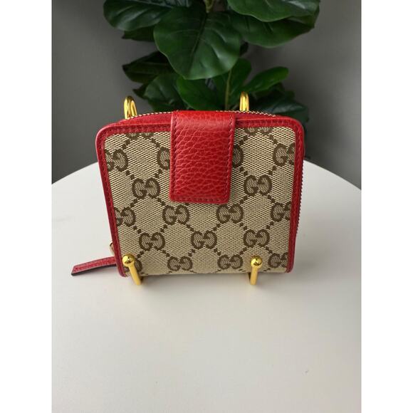 💎✨Authentic Gucci Bi-Fold Wallet Red - Picture 1 of 5
